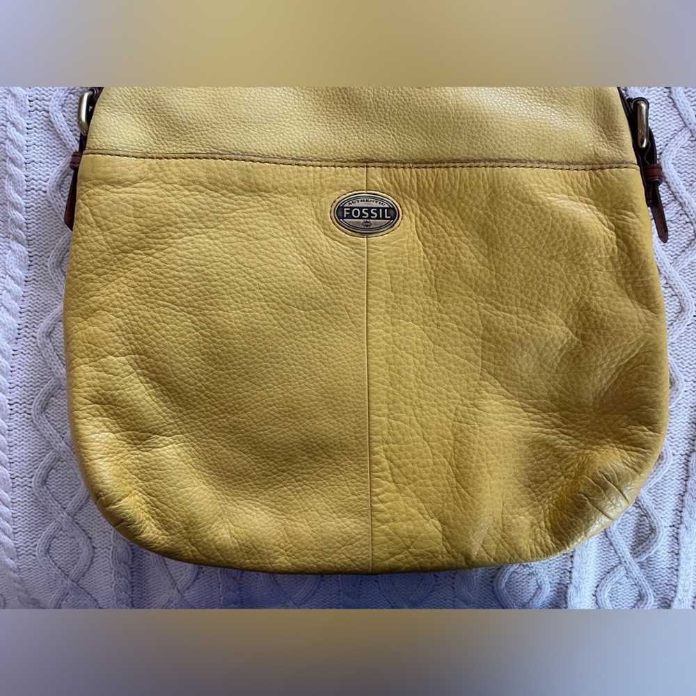 Fossil Large Yellow Leather Shoulder Bag spacious with Several Compartments - Picture 8 of 17
